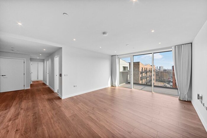 3 Bedroom Flat To Rent In Evelyn Street, London, SE8