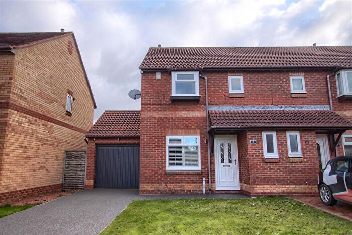 3 Bedroom Semi-Detached House To Rent In Kirknewton Grove, Ingleby Barwick, TS17
