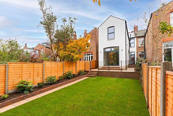 4 Bedroom End Of Terrace House To Rent In Bedford Road, East Finchley, London, N2