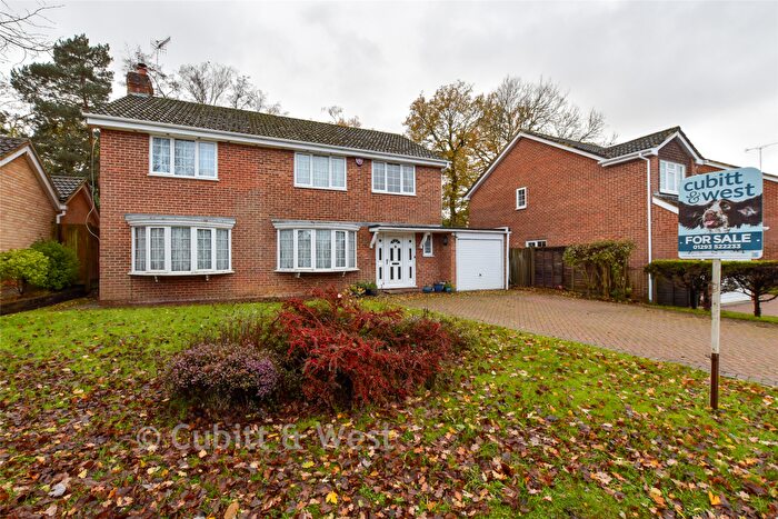 4 Bedroom Detached House For Sale In Grattons Drive, Pound Hill, Crawley, West Sussex, RH10