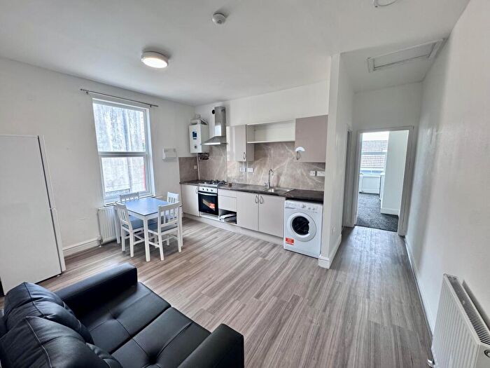 2 Bedroom Apartment To Rent In Hartley Road, Radford, NG7