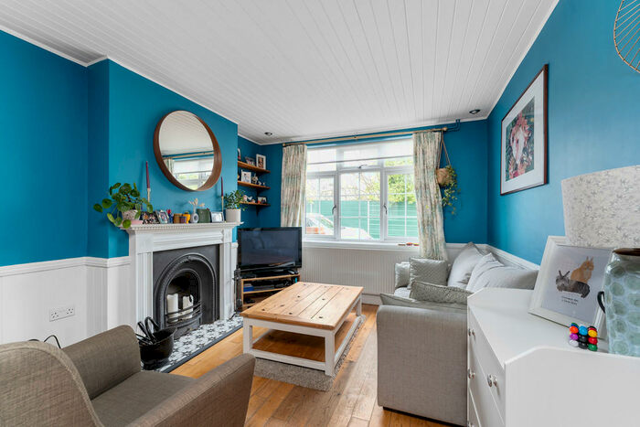 3 Bedroom Semi-Detached House To Rent In Springfield Road, Chingford, E4