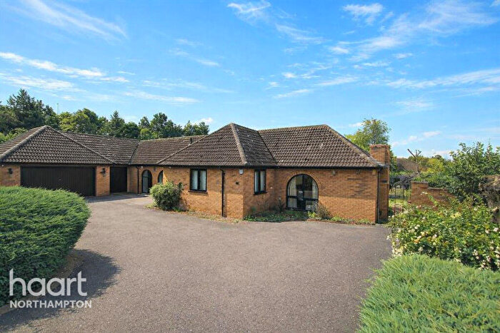 4 Bedroom Detached Bungalow For Sale In Donovan Court, Northampton, NN3