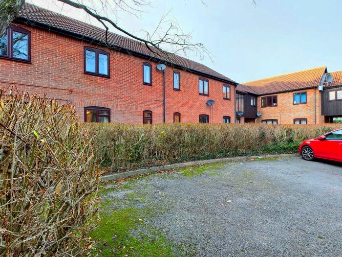 1 Bedroom Flat To Rent In Alpine Court, Basingstoke RG22