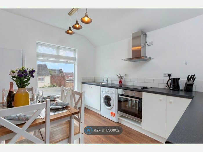 2 Bedroom Flat To Rent In Broadway, Kettering, NN15