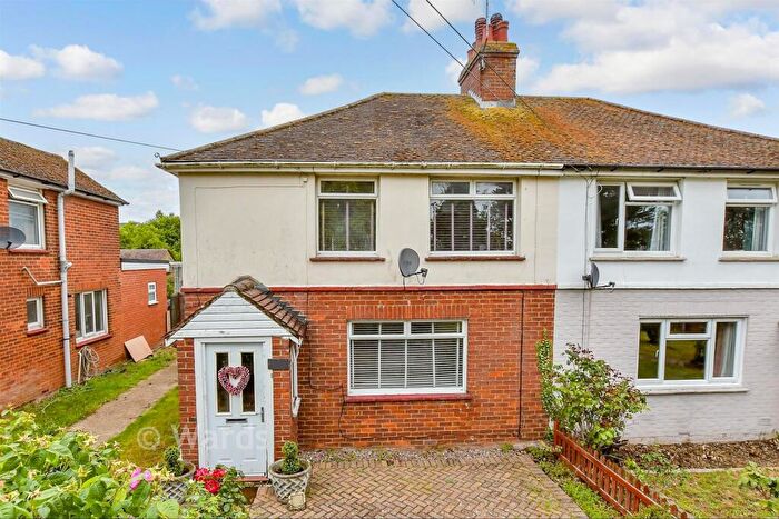 3 Bedroom Semi Detached House For Sale In Keycol Hill, Bobbing, Sittingbourne, Kent, ME9