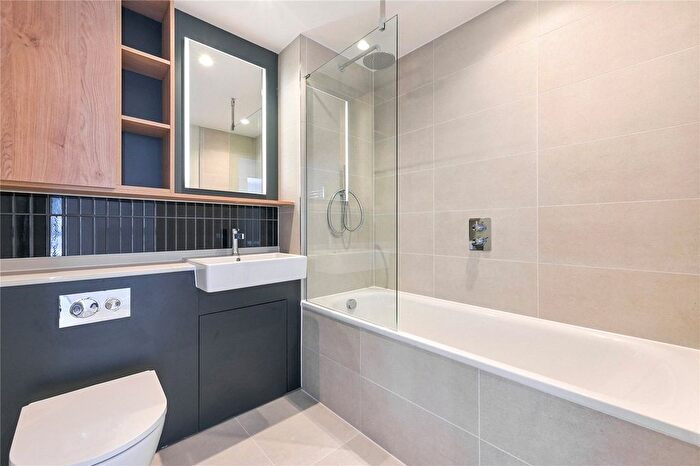 3 Bedroom Flat To Rent In The Maple, Ribbon Lane, London, NW2