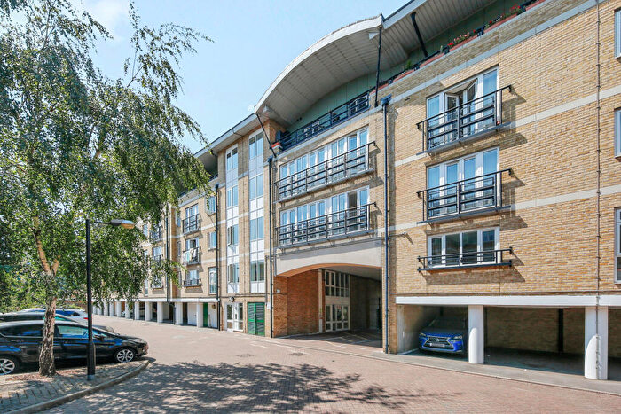 2 Bedroom Flat For Sale In Locksons Close, E14