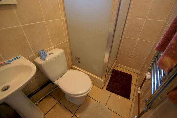 5 Bedroom Terraced House To Rent In Raven Road, Hyde Park, Leeds, LS6
