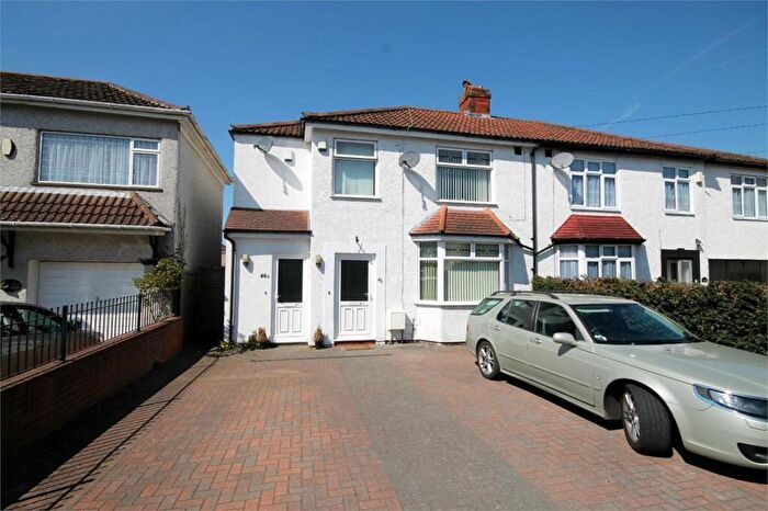 2 Bedroom Flat To Rent In Queen Street, Kingswood, Bristol, BS15