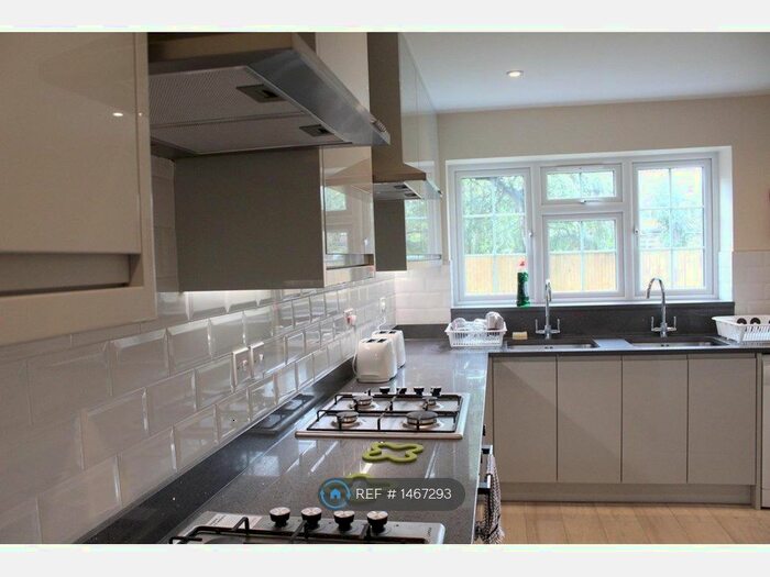 10 Bedroom Detached House To Rent In Shinfield Road, Reading, RG2