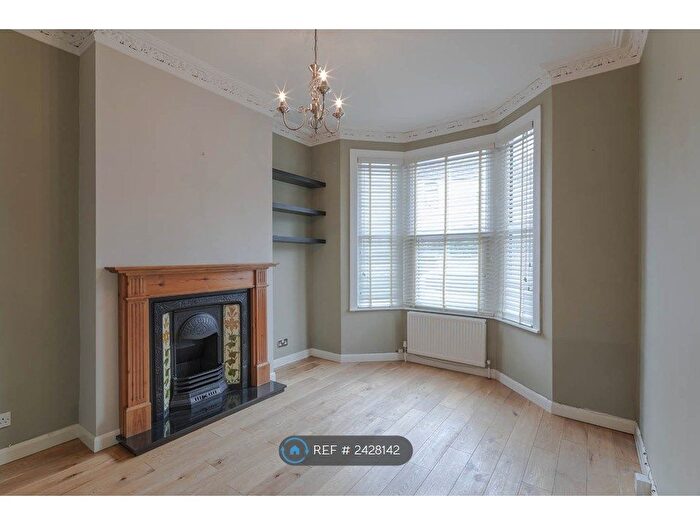 1 Bedroom Flat To Rent In Linden Grove, London, SE26