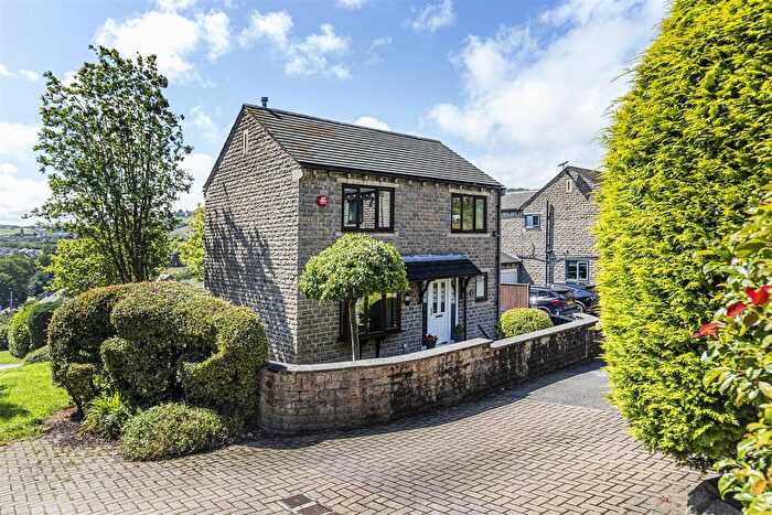 4 Bedroom Detached House For Sale In Dodlee Lane, Longwood, Huddersfield, HD3