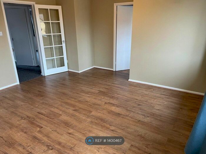 2 Bedroom Flat To Rent In Taunton Drive, Barnet, N2