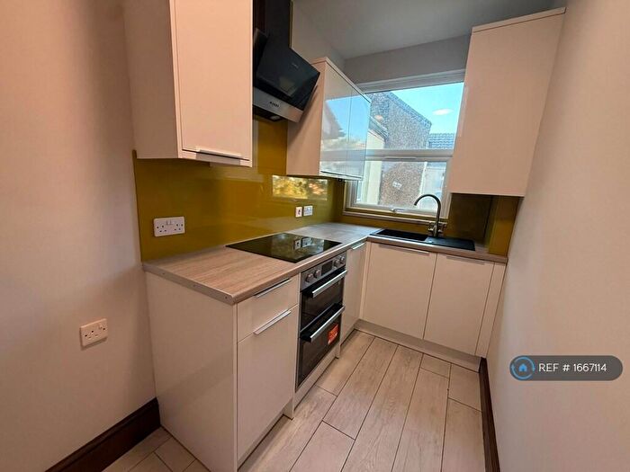 2 Bedroom Flat To Rent In Jenner Road, Rochester, ME1