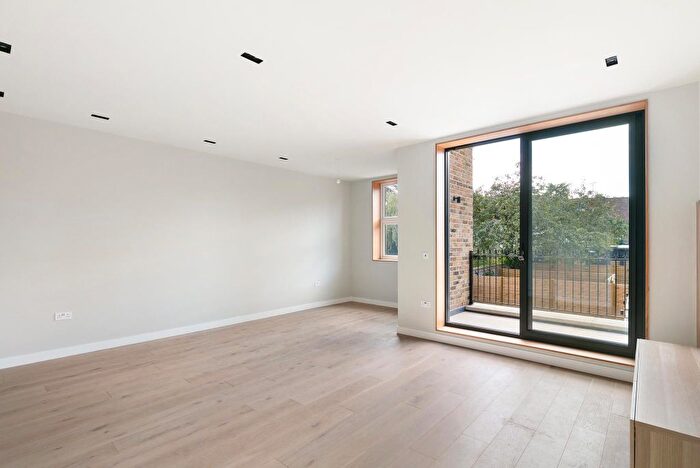 2 Bedroom Flat For Sale In Sutherland Road, London, W13