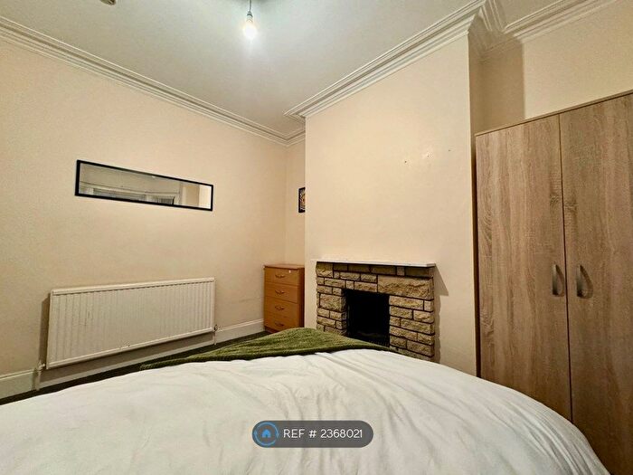4 Bedroom Terraced House To Rent In Radstock Road, Reading, RG1