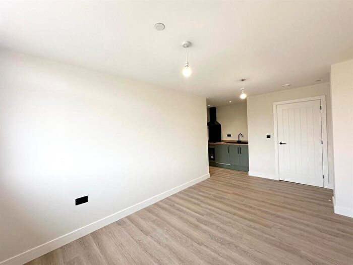 2 Bedroom Flat To Rent In Sheffield Road, Birdwell, S70