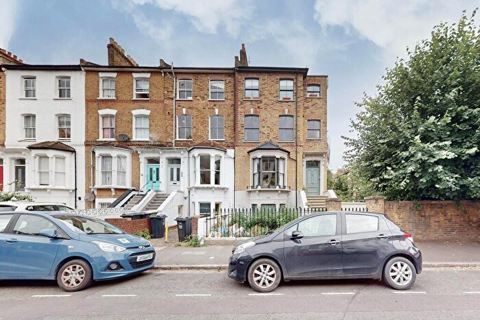 1 Bedroom Flat To Rent In Colvestone Crescent, London, E8