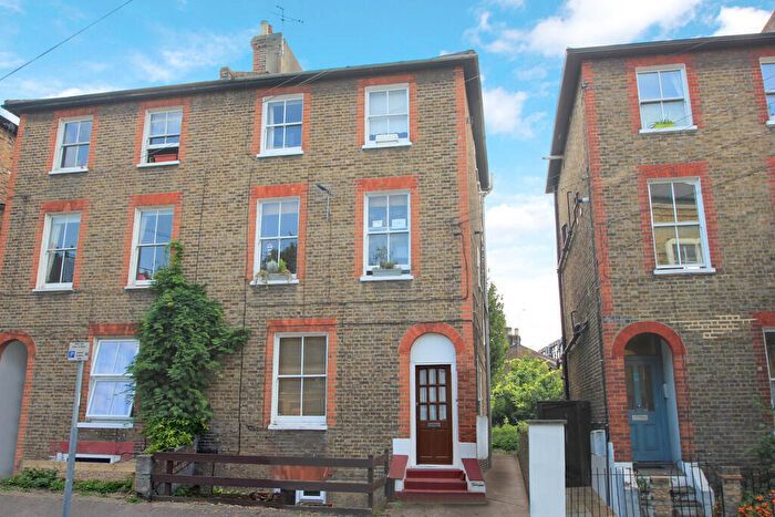 1 Bedroom Barn Conversion To Rent In St. Andrews Road, Surbiton, KT6