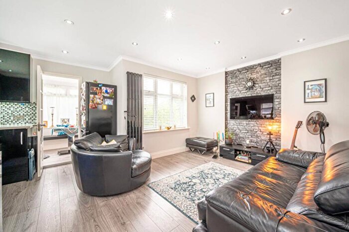 2 Bedroom Maisonette For Sale In Braemar Avenue, Neasden, London, NW10
