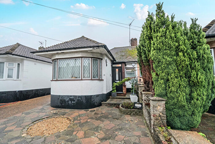 3 Bedroom Bungalow For Sale In Cavendish Avenue, Ruislip, HA4