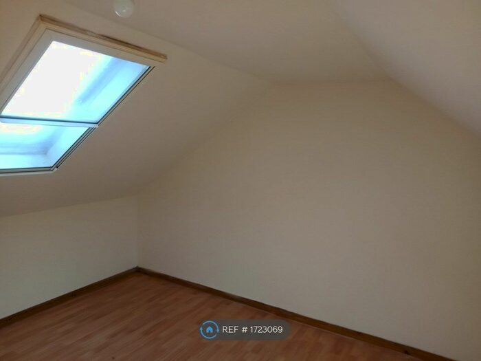 3 Bedroom Flat To Rent In Marmadon Road, Plumstead London, SE18