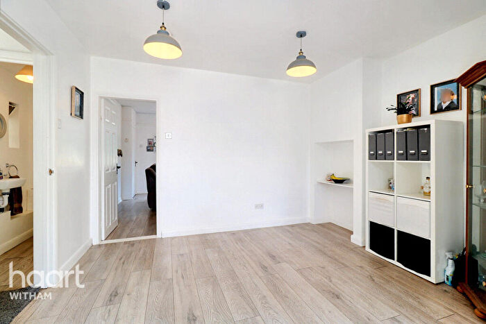 4 Bedroom Semi-Detached House For Sale In Kelvedon Road, Tiptree, CO5