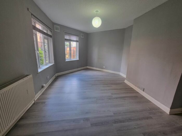 2 Bedroom Flat To Rent In Station Approach, Staines-Upon-Thames, TW18