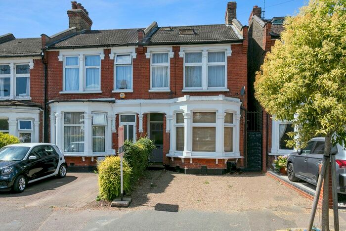 3 Bedroom Flat To Rent In Poppleton Road, Leytonstone, E11