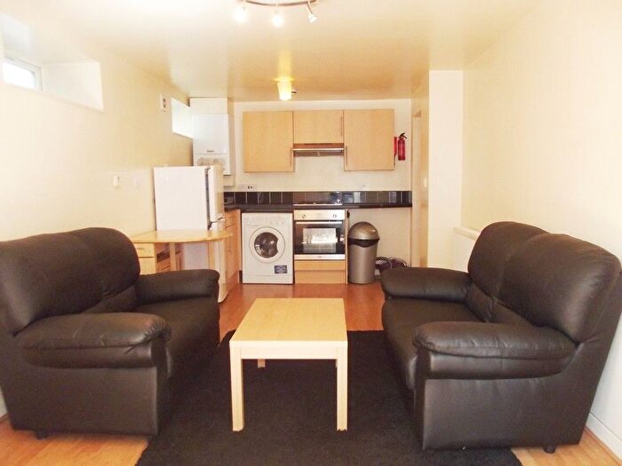 2 Bedroom Flat To Rent In Flat, Birchfields Road, Manchester, M13