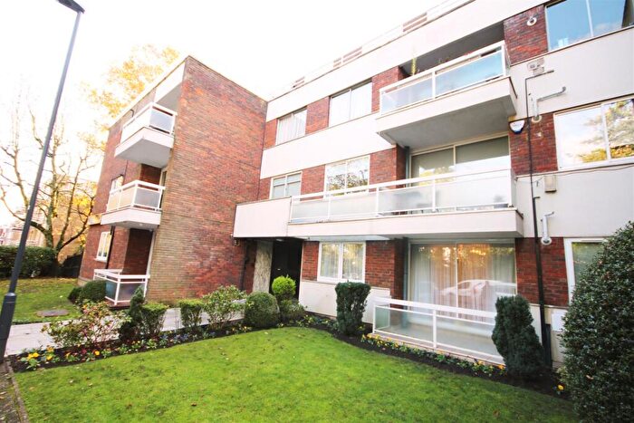 2 Bedroom Flat For Sale In Stonegrove, Edgware, HA8