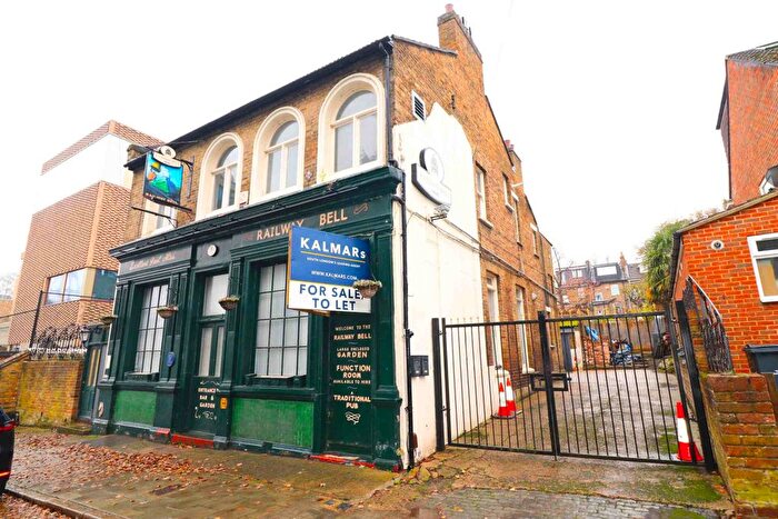 3 Bedroom Flat To Rent In Cawnpore Street, London, SE19