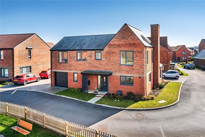 4 Bedroom Detached House For Sale In Hornbeam Way, Godalming, Surrey, GU7