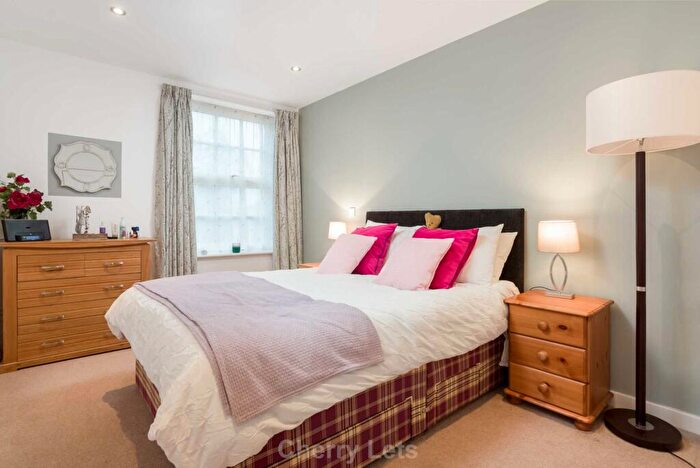 2 Bedroom Apartment To Rent In Astrop Grange, King`s Sutton, OX17