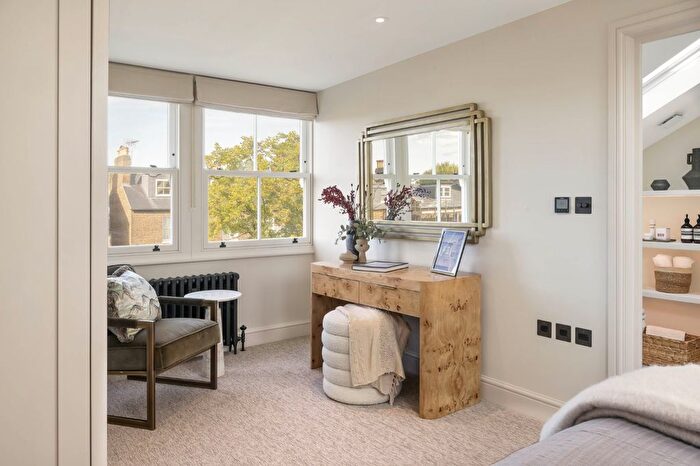 3 Bedroom Flat For Sale In Cambridge Gardens, North Kensington, W10