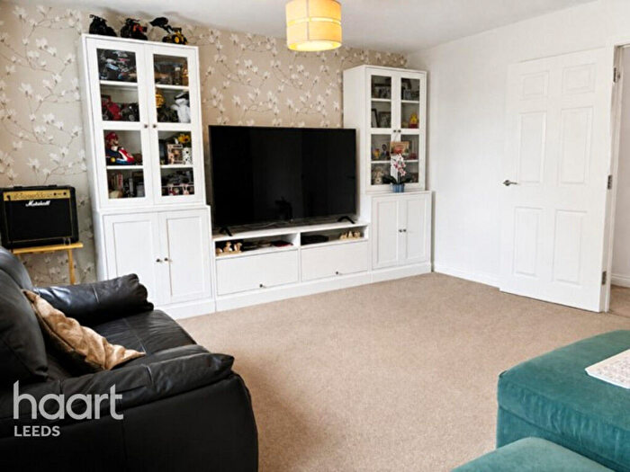 4 Bedroom Semi Detached House For Sale In Mayfield Avenue, Bradford, BD12