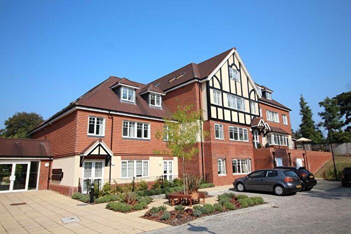2 Bedroom Flat For Sale In Addington Road, Sanderstead, Surrey, CR2