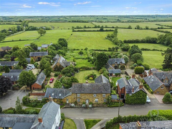 5 Bedroom Detached House For Sale In Yew Tree Lane, Spratton, Northampton, NN6