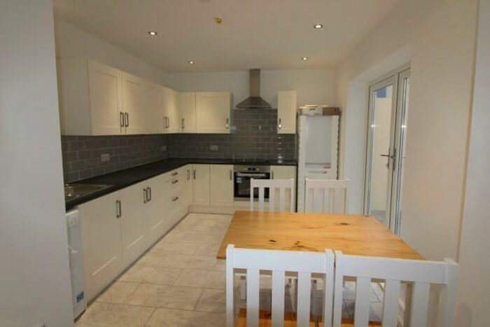 3 Bedroom Terraced House To Rent In Richmond Road - Cardiff, CF24