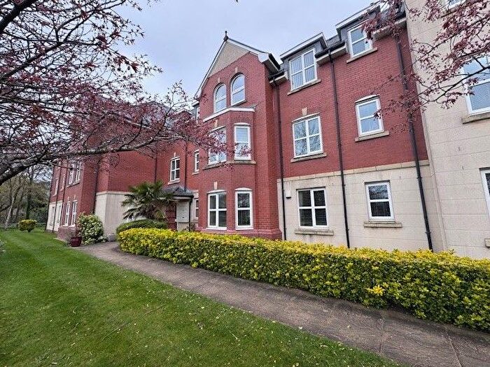 2 Bedroom Flat For Sale In Woodlands View, Lytham St. Annes, FY8