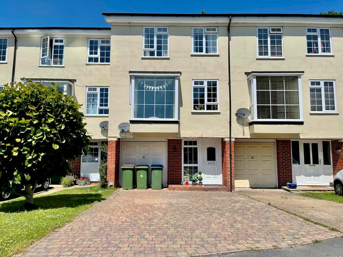 4 Bedroom Town House To Rent In Crawford Gardens, Horsham, RH13
