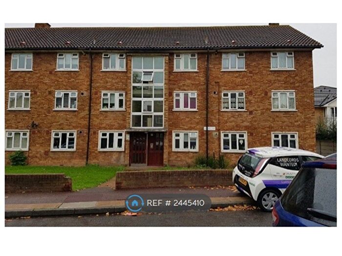 3 Bedroom Flat To Rent In Longhayes Court, Romford, RM6