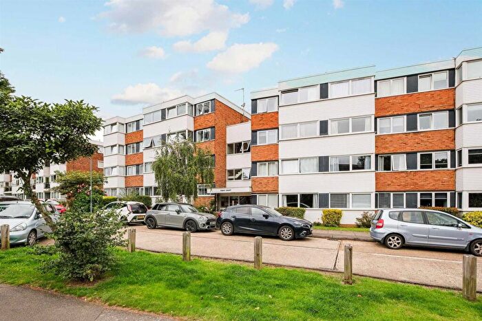 2 Bedroom Flat For Sale In Trent Court, New Wanstead, E11