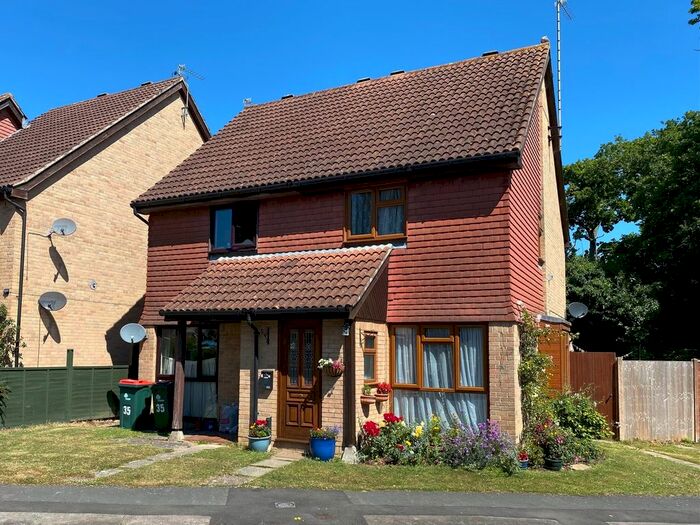 2 Bedroom Semi-Detached House To Rent In Guinevere Road, Ifield, Crawley, RH11