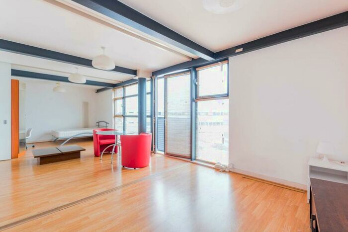 2 Bedroom Flat To Rent In Hallings Wharf Studios, Stratford, London, E15