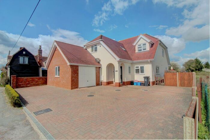 4 Bedroom Detached House For Sale In Burnham Road, Chelmsford, CM3