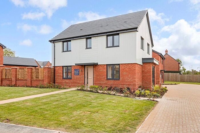 3 Bedroom Detached House For Sale In Shurdington Road, Cheltenham, GL53