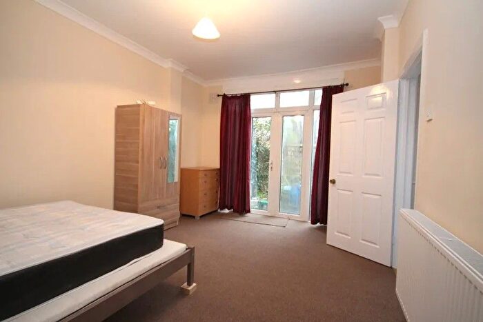 1 Bedroom Flat To Rent In Southfield Park, North Harrow, HA2