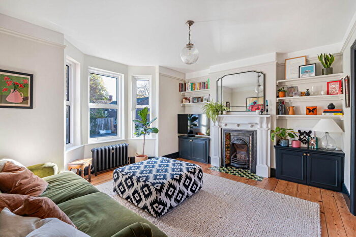 2 Bedroom Detached House For Sale In Bray Road, Guildford, GU2